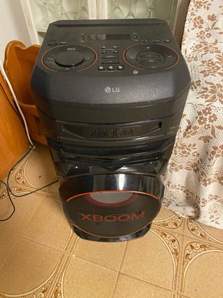 Altavoz negro  (Precio negociable)