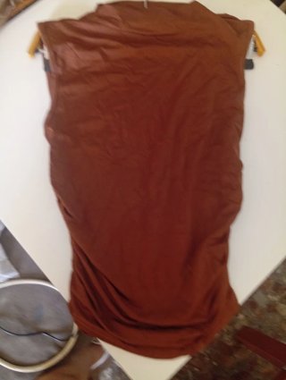Top drapeado cuello subido teja