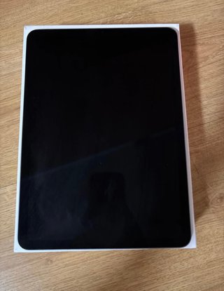 iPad Air 5ª Gen 10.9" lila metálico como nuevo.