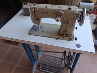 Máquina de coser ALFA 100-5 antigua