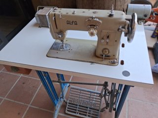 Máquina de coser ALFA 100-5 antigua