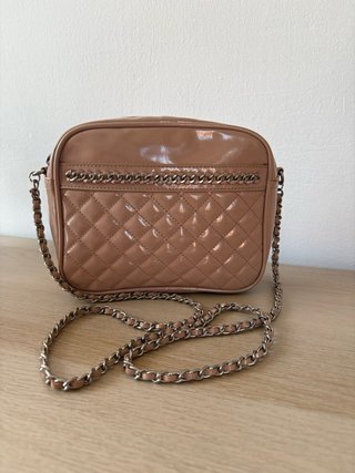 Bolso Mango charol acolchado