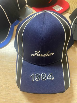 Gorra Jordan 1984 Negra y Azul