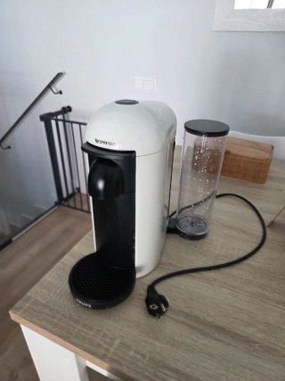 Cafetera Nespresso Vertuo Plus Blanca