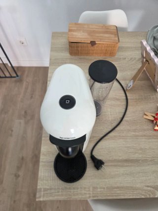 Cafetera Nespresso Vertuo Plus Blanca