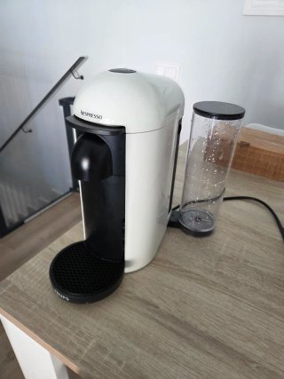 Cafetera Nespresso Vertuo Plus Blanca
