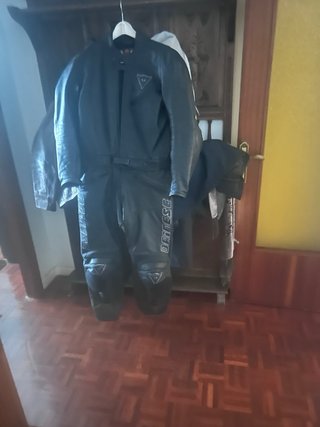 Mono Dainese Cuero Talla 56 Negro