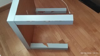 Mesa auxiliar negra de madera