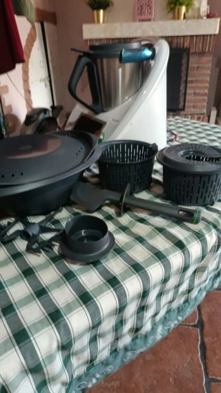 Thermomix TM6 con accesorios y bolsa