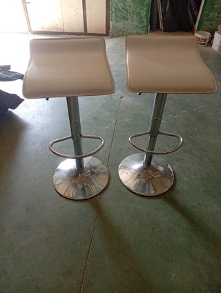 Juego de 2 Sillas Altas Blancas y Plata