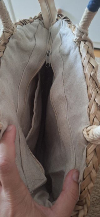 Bolso capazo de rafia redondo con pompones
