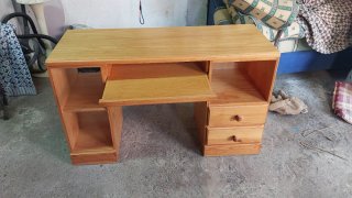 Scrivania in legno massello