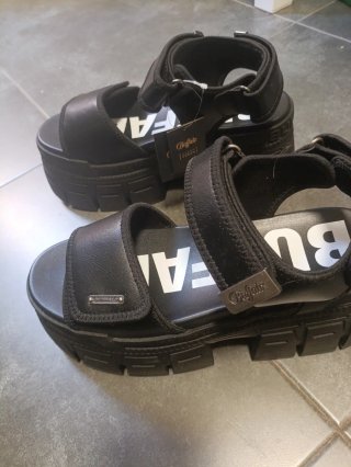 Sandalias BUFFALO, plataforma negras SIN ESTRENAR.