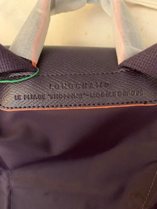 Mochila Longchamp azul con detalles rojos