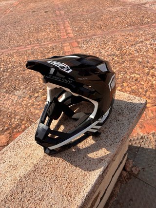 Casco 100% Trajecta Negro y Blanco