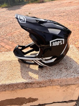 Casco 100% Trajecta Negro y Blanco
