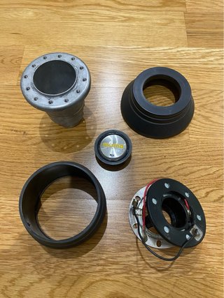 Buje Volante Desplazado BMW E30 con boton Momo