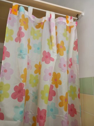 Cortina con estampado de flores