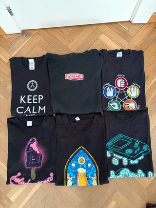 Lote 33 camisetas friky + sudadera, 59€ (1,8€/ud)
