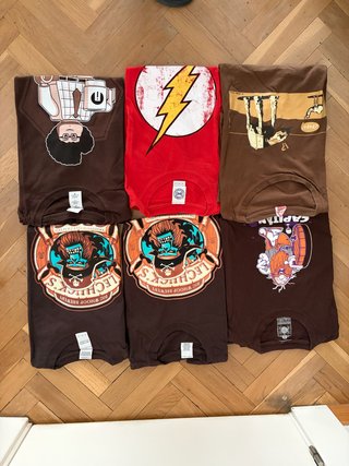 Lote 33 camisetas friky + sudadera, 59€ (1,8€/ud)