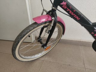 Bicicleta infantil rosa y negra