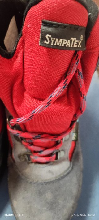 Botas de montaña Decathlon niño talla 35