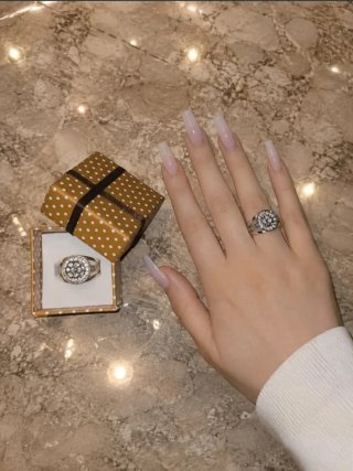 Anillo de compromiso con diamantes