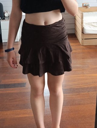 Falda pantalón marrón con volantes