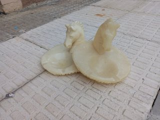2 Ceniceros de Mármol con Cabeza de Caballo