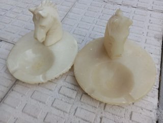 2 Ceniceros de Mármol con Cabeza de Caballo