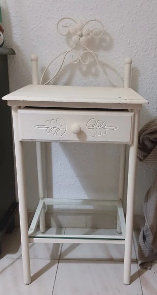 Mesita de noche blanca de forja cajón  madera. 20