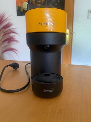 Cafetera Nespresso Vertuo Amarilla