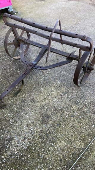 Aratro antico da arredamento giardino