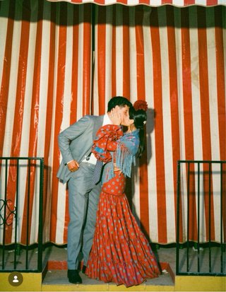 Traje de flamenca rojo y turquesa