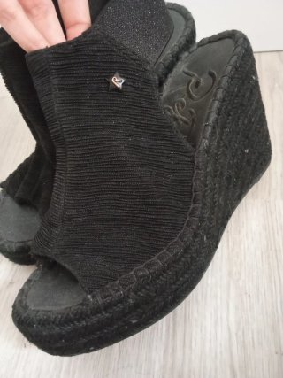 Zapatos de cuña negros