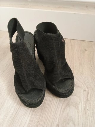 Zapatos de cuña negros