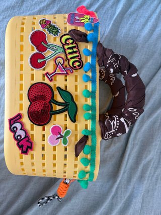 Borsa gialla fatta a mano con patch
