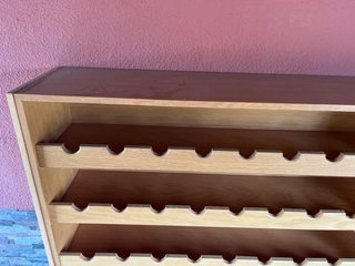 Mueble de pared para vino de madera