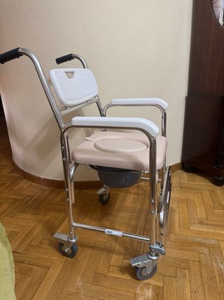 Silla WC y Baño Adaptada