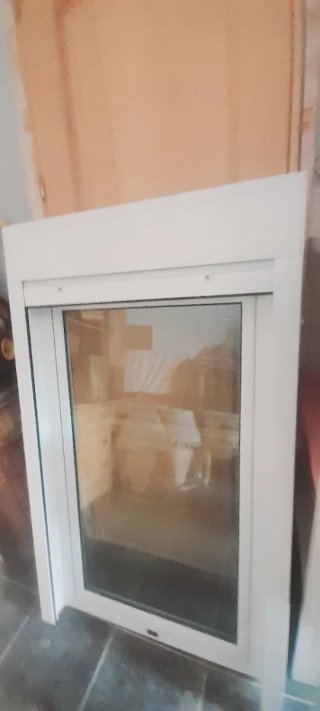 Ventana de aluminio blanca