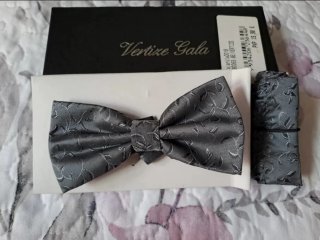 Pajarita y pañuelo Vértice Gala gris