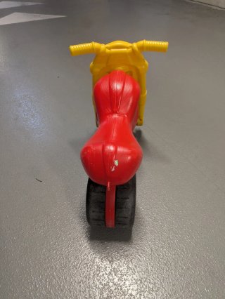 Moto infantil roja y amarilla