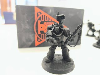 Kill Team Deathwatch, dados y cartas