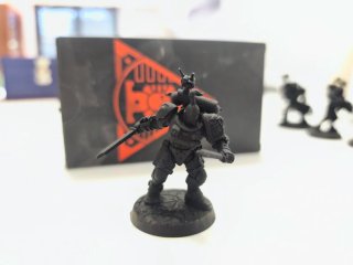 Kill Team Deathwatch, dados y cartas
