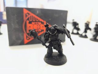 Kill Team Deathwatch, dados y cartas