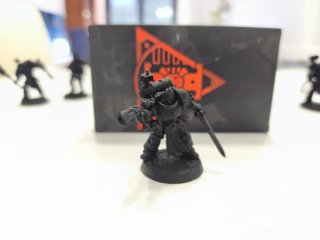 Kill Team Deathwatch, dados y cartas