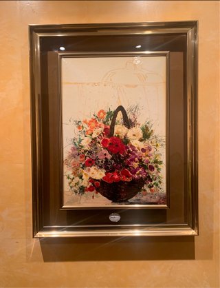 Cuadro floral con marco dorado