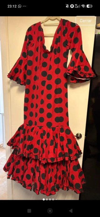 Vestido de Flamenca lunares rojo y negro.