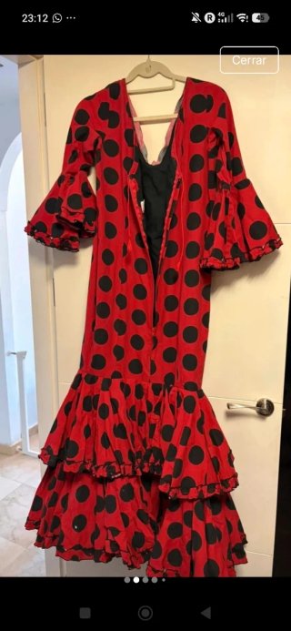 Vestido de Flamenca lunares rojo y negro.