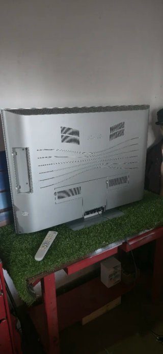 Televisor Loewe Plata y Negro